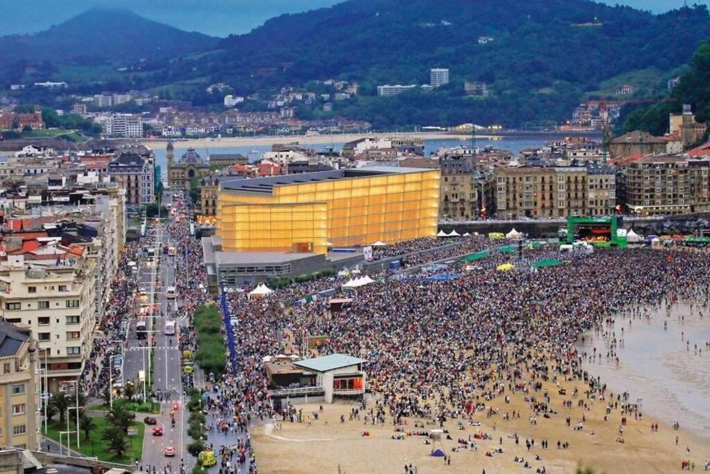 New Gorgeous Central Apartment - Beachfront - 3 Bd San Sebastián Exteriör bild